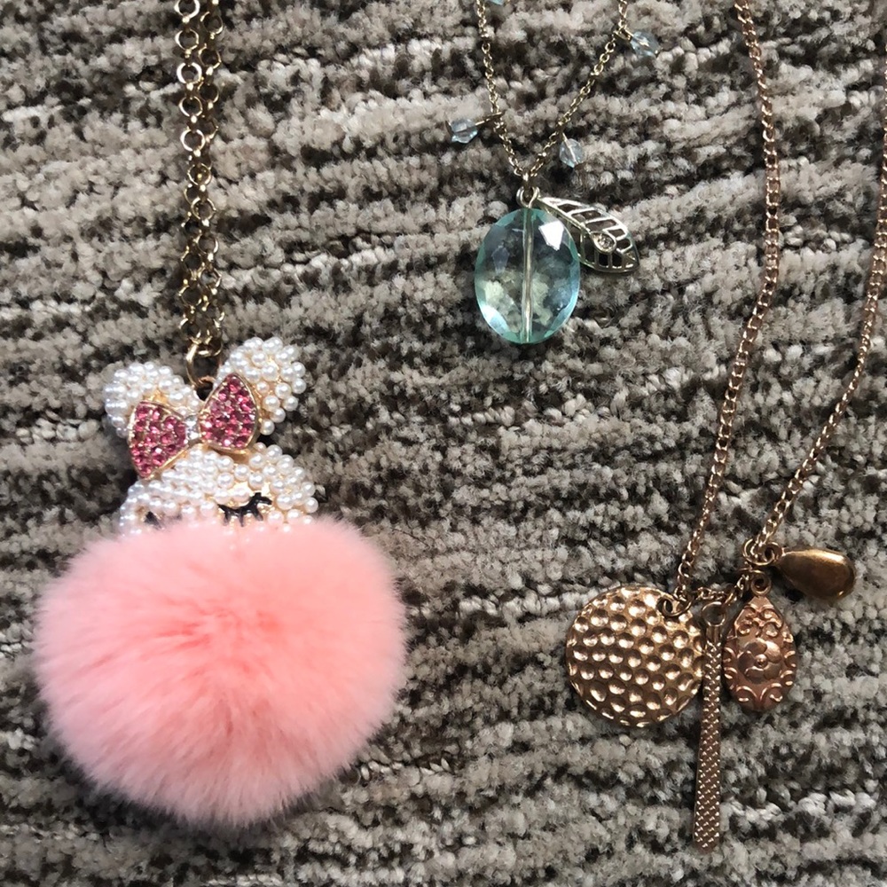 Costume Jewelry/Bunny Pouf Necklace